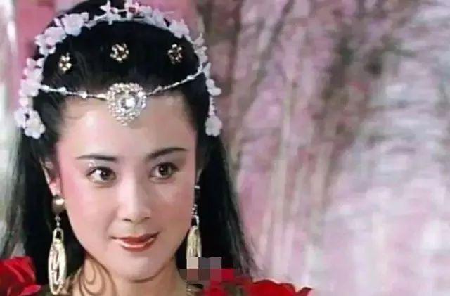 王麗坤離婚后首度亮相，坦然面對(duì)，勇敢重新出發(fā)
