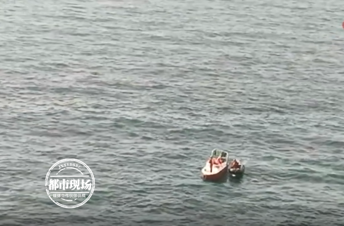 旅游悲劇敲響警鐘，拍照安全不可忽視，女子因拍照不慎墜海溺亡