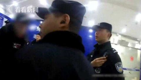 男子面試遭猥褻發(fā)聲卻遭網(wǎng)暴，公眾應(yīng)理性維護公平正義