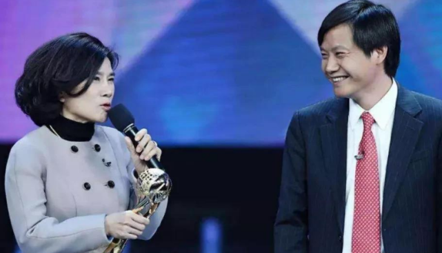 董明珠與雷軍商業(yè)對(duì)話，企業(yè)回饋股東的責(zé)任與策略探討