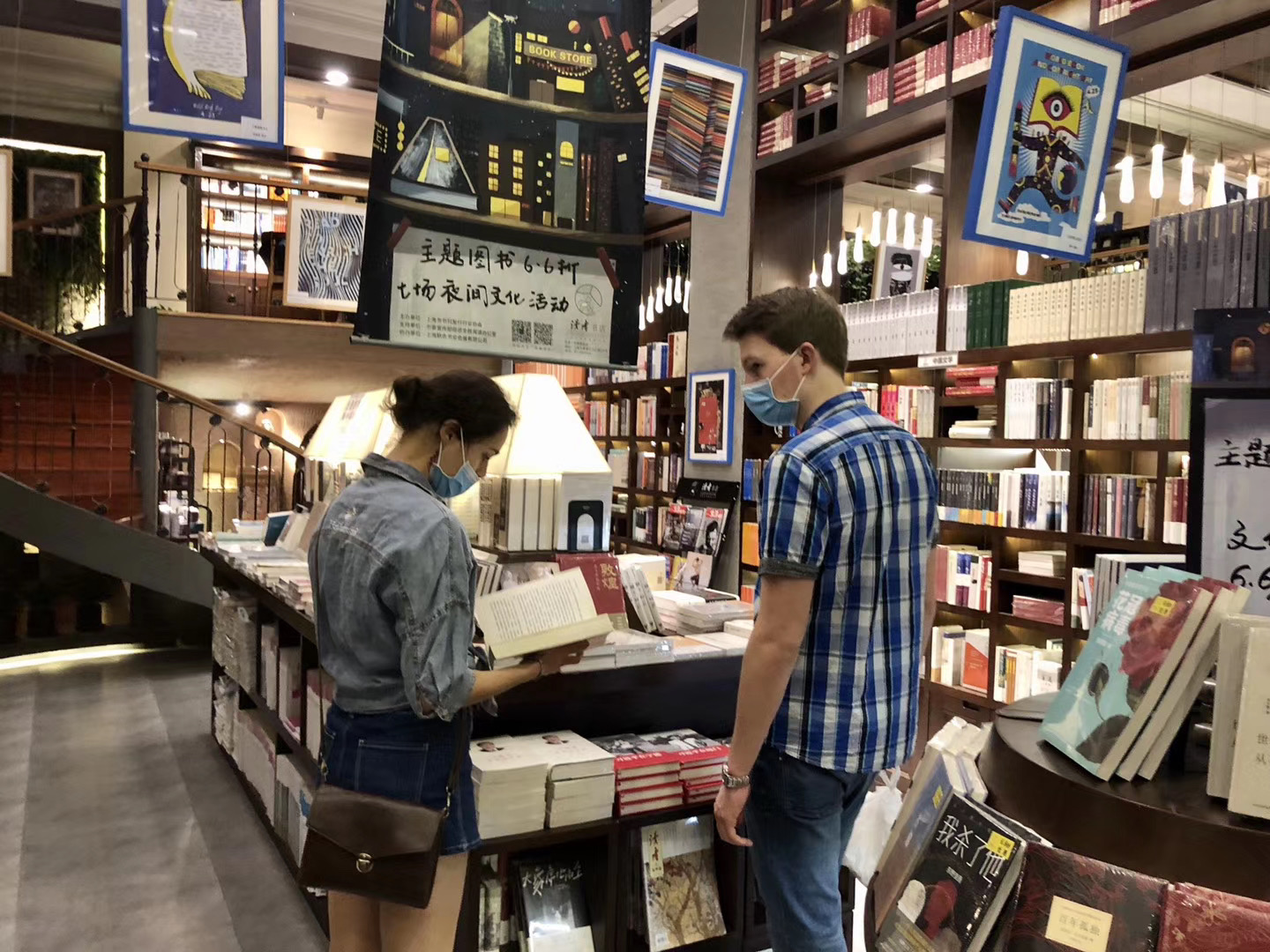 城市夜間經(jīng)濟(jì)再升級(jí)，深夜書(shū)店與劇場(chǎng)繁榮的魅力