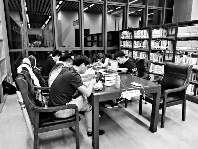 夜間圖書館試點(diǎn)推廣，滿足深夜學(xué)習(xí)需求的新嘗試