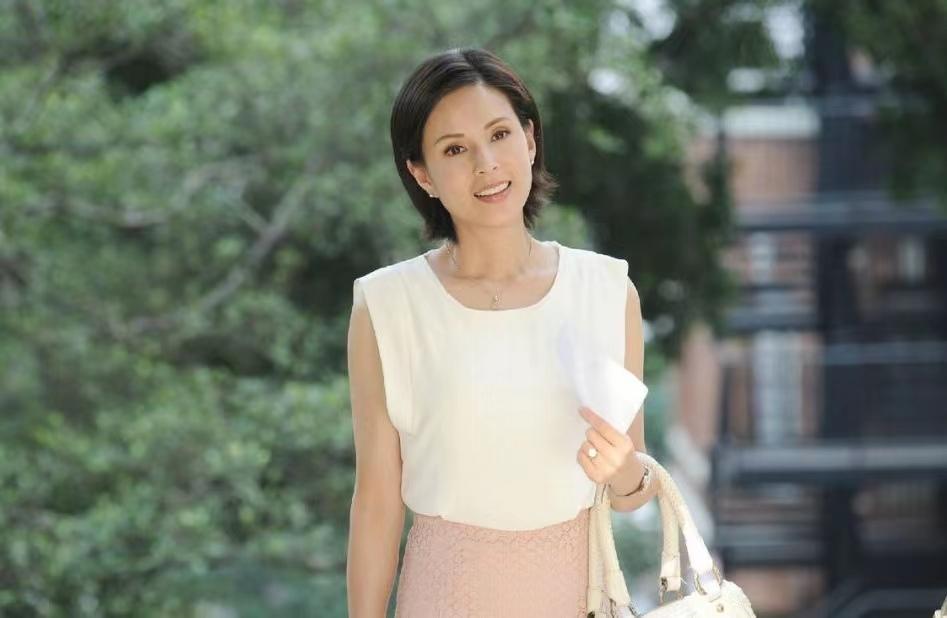 李若彤滿50減30，歲月美人不設(shè)限的人生