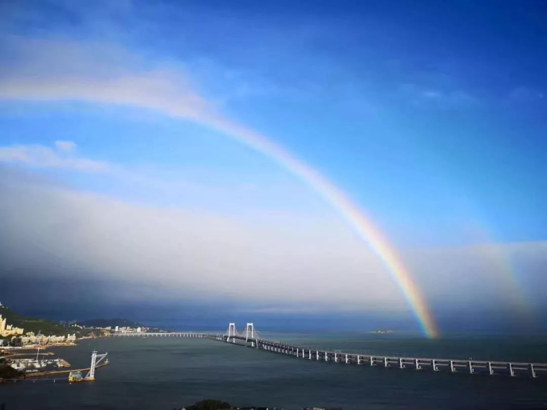 彩虹橋梁，雨后天晴的奇跡