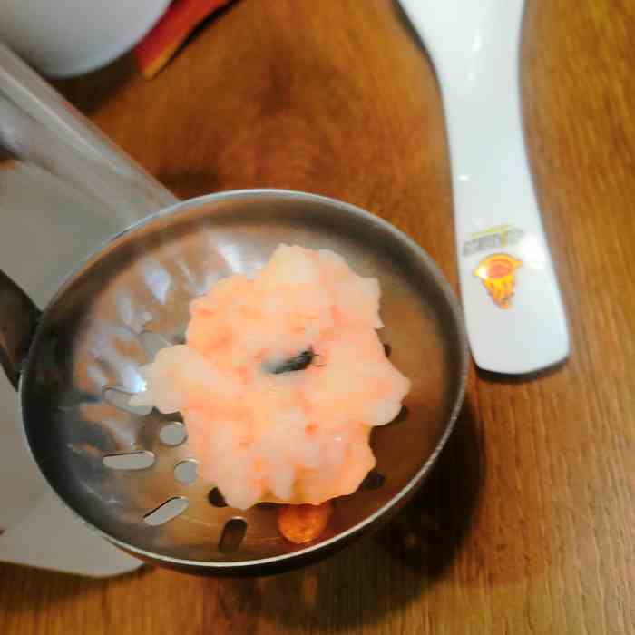 海底撈回應(yīng)蝦滑吃出蛆事件，食品安全問題不容忽視
