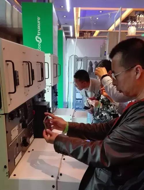 云端計算助力企業(yè)數(shù)字化轉(zhuǎn)型，簡化進程之道