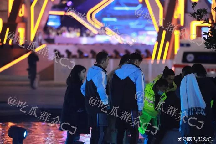 綜藝節(jié)目對(duì)社會(huì)熱議話題的引導(dǎo)與娛樂表達(dá)，探討娛樂與社會(huì)議題的關(guān)系