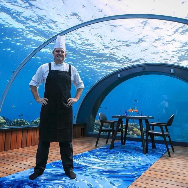 深海美食之旅，獨(dú)特海底餐廳用餐體驗(yàn)