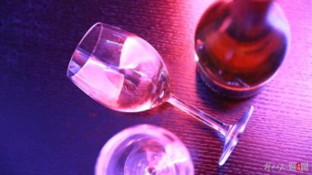 逾十萬噸特供酒銷毀重塑行業(yè)秩序，市場告別不良酒品時代