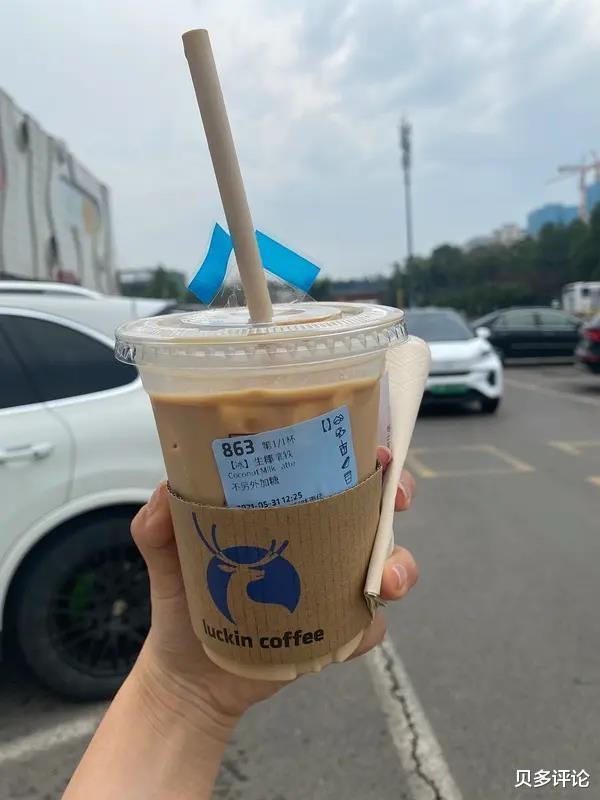 瑞幸咖啡回應(yīng)咖啡中出現(xiàn)蟑螂事件，堅(jiān)守食品安全與顧客滿意度底線的重要性