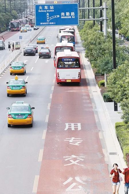 自動化技術(shù)提升公共交通運營效率，智能化公交的未來之路