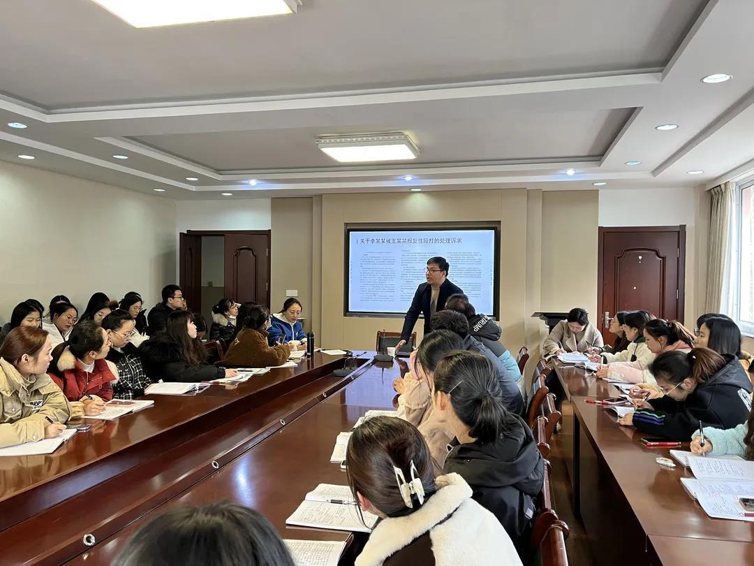 青少年教育中的法律與道德，多維度探討與解析