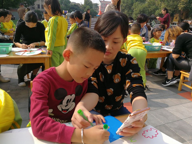 親子合作游戲，提升孩子創(chuàng)造性思維的有效方式
