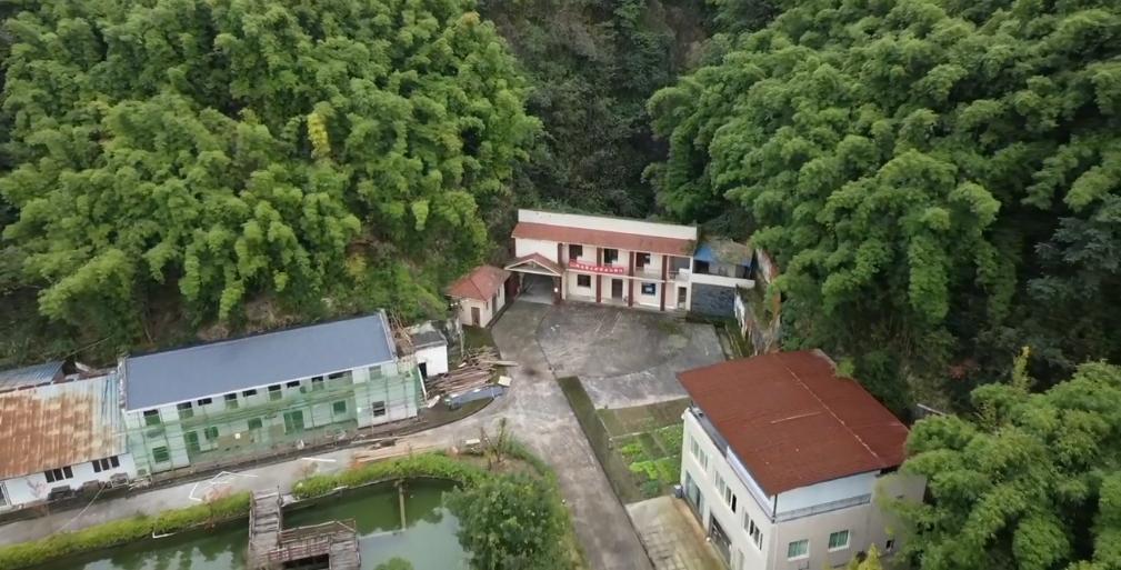 廢棄礦山探險(xiǎn)，感受歷史的荒涼印記
