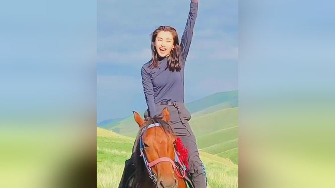 草原騎行之旅，自由與風(fēng)采的交融