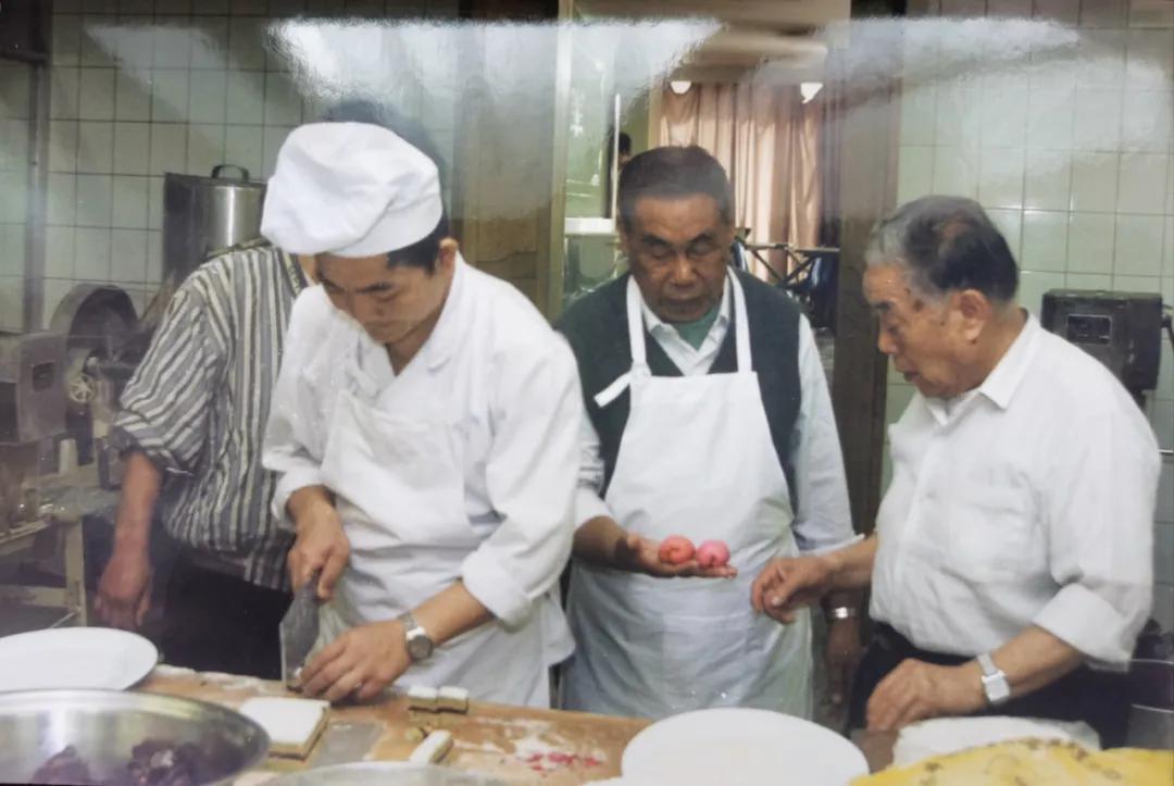 挖掘傳統(tǒng)餐飲特殊烹飪方式，領(lǐng)略經(jīng)典力量，經(jīng)典菜品的傳承與創(chuàng)新探索