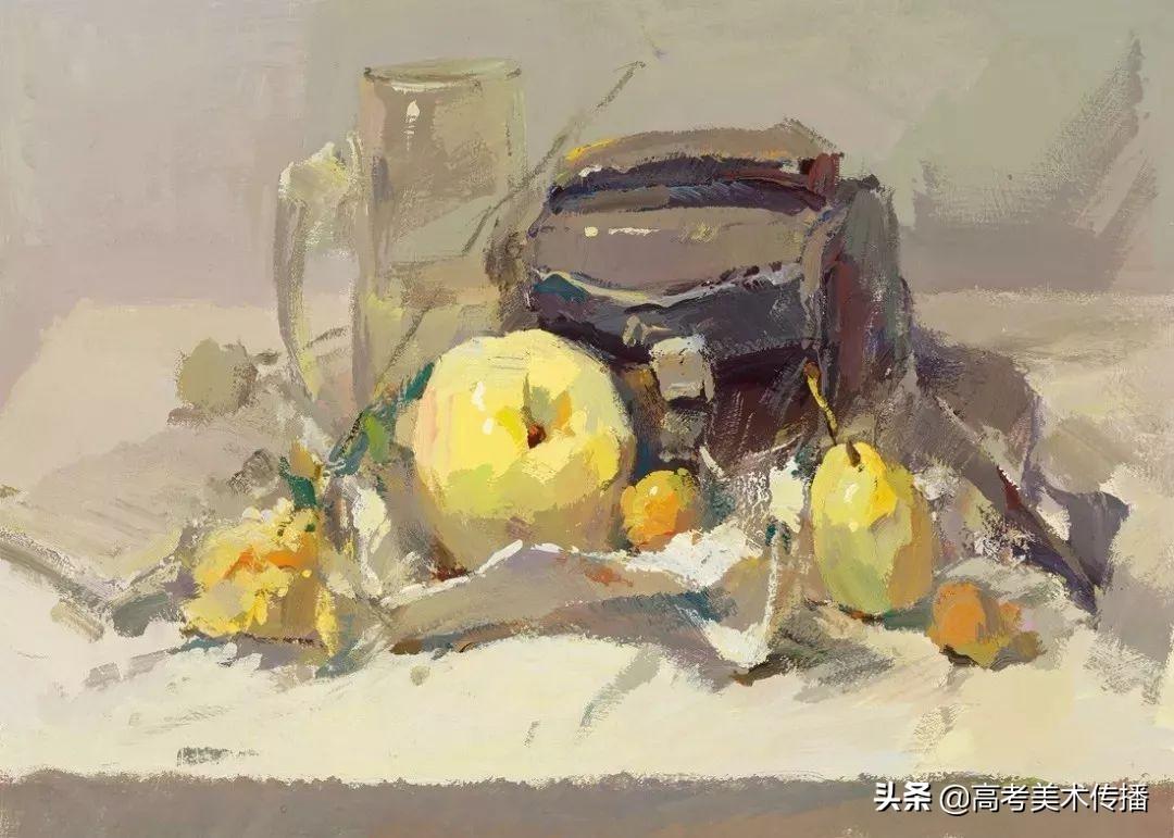 夕陽(yáng)映照下的海灘畫(huà)卷，橙紅余暉中的詩(shī)意美景