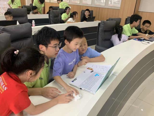 社會(huì)實(shí)踐活動(dòng)中孩子對(duì)文化與人際關(guān)系的深度洞察