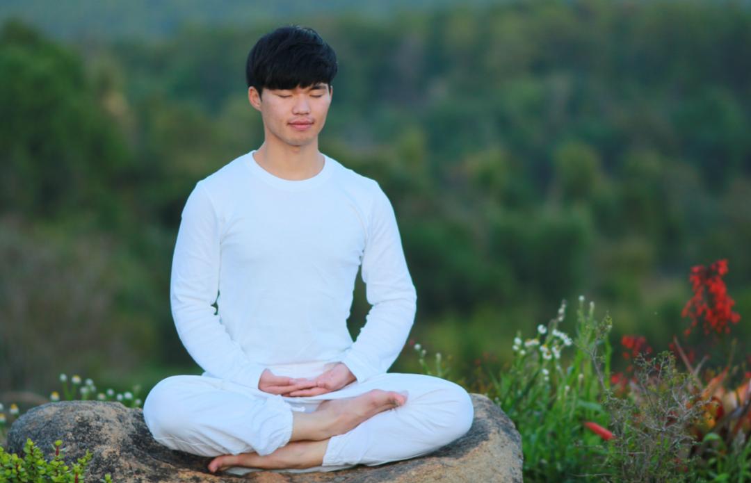 睡前冥想，探索內(nèi)心寧?kù)o的力量與奧秘