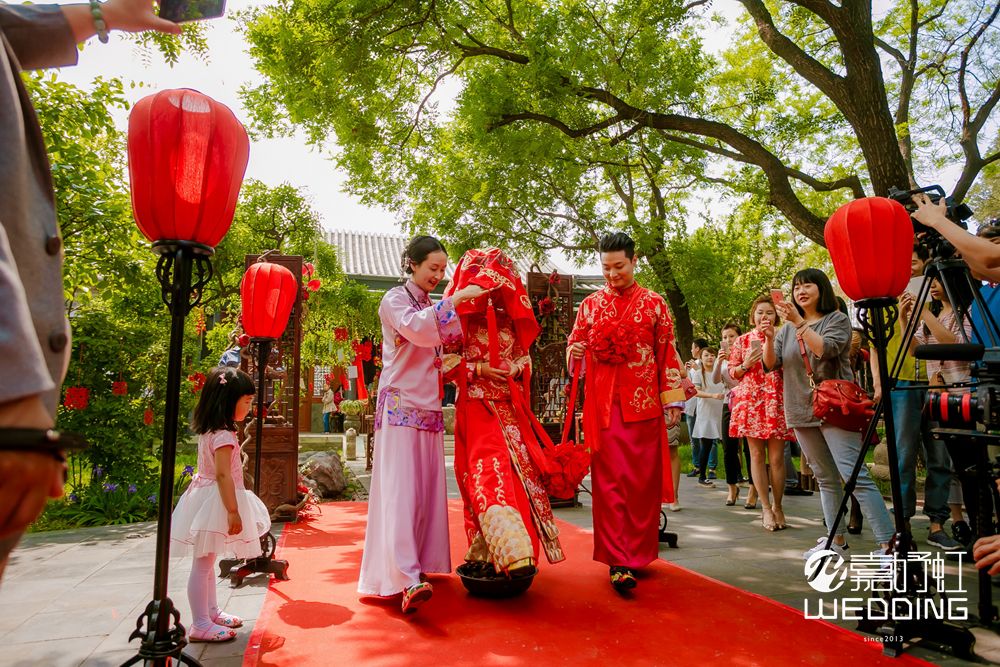 傳統(tǒng)婚禮中的文化差異與社會(huì)變遷探究