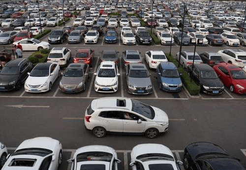 無人車與現(xiàn)代城市停車問題解決路徑探索，創(chuàng)新科技與停車策略融合