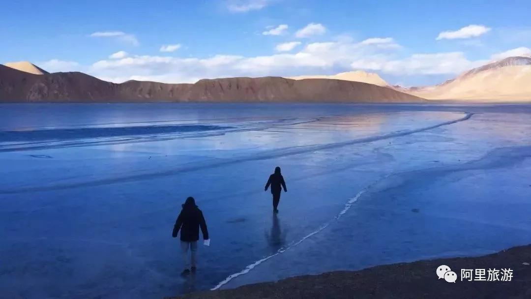 探訪神秘湖泊，深邃湖水的奇幻之旅