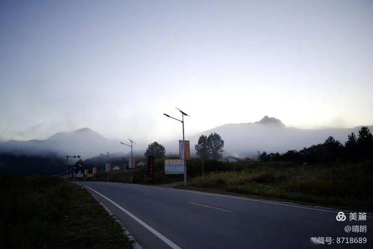 清晨陽(yáng)光詩(shī)篇，街頭的溫暖斜灑