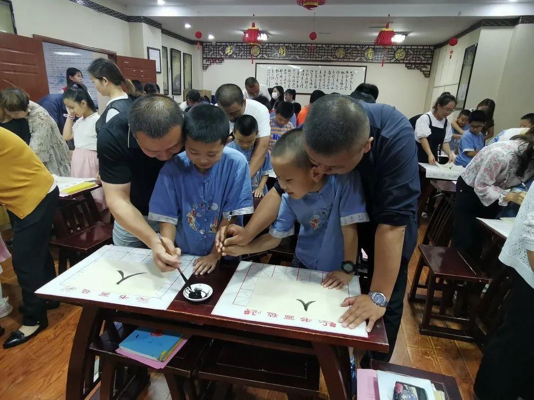 親子閱讀對(duì)孩子語(yǔ)言表達(dá)與認(rèn)知發(fā)展的積極影響