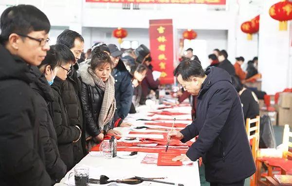 手工藝與現(xiàn)代科技融合創(chuàng)新，探索未來藝術(shù)新領(lǐng)域