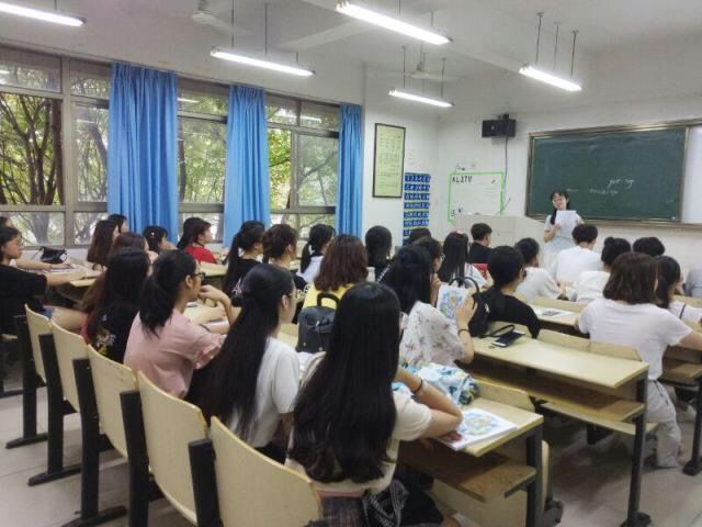 實(shí)地訪問，激發(fā)學(xué)生本土文化興趣的橋梁