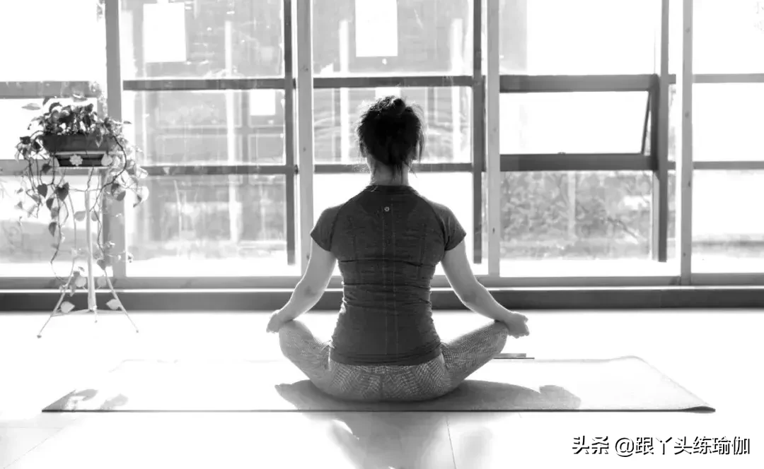 瑜伽冥想結合，背痛緩解的秘訣