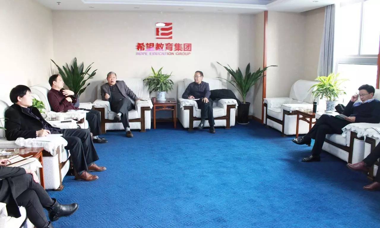 以學(xué)生為本，實踐教育理念，構(gòu)建學(xué)生參與型教育環(huán)境